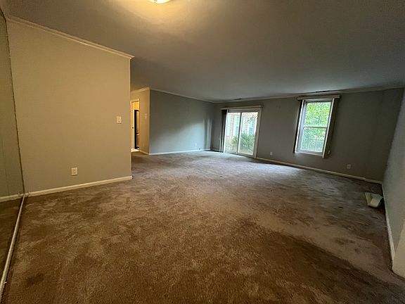5th image of 140 Field Point Rd Unit 10