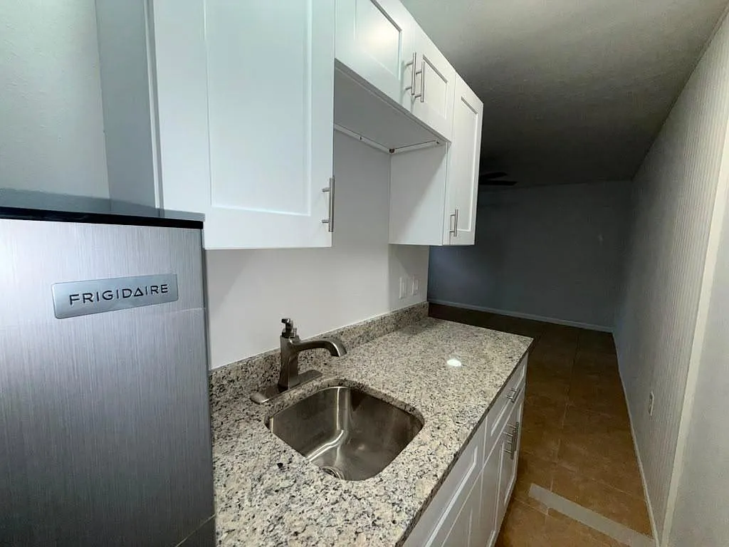 2906 Vienna Ln — Photo 2