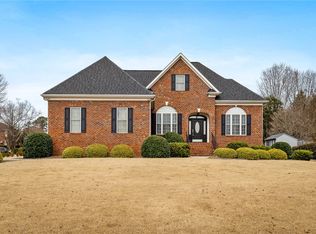 102 Club Ridge Dr, Pickens, SC 29671