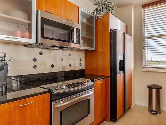 2nd image of 100 NE 6th Street #507