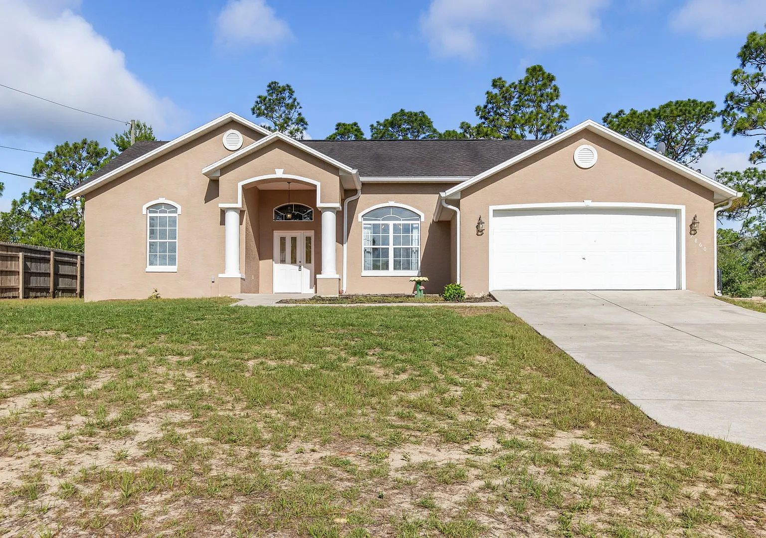 Spacious 4-Bedroom Home on a Peaceful Homesite in Dunnellon — Photo 3