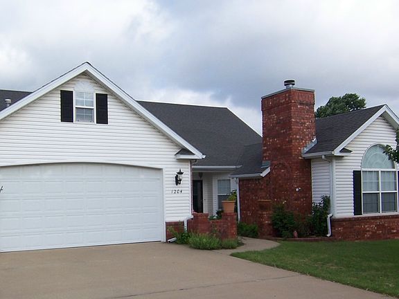 2nd image of 1204 N Oriole Ave