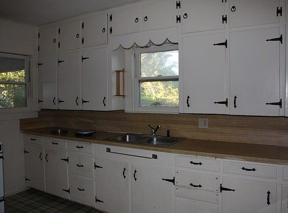 3rd image of 211 N Avenue M