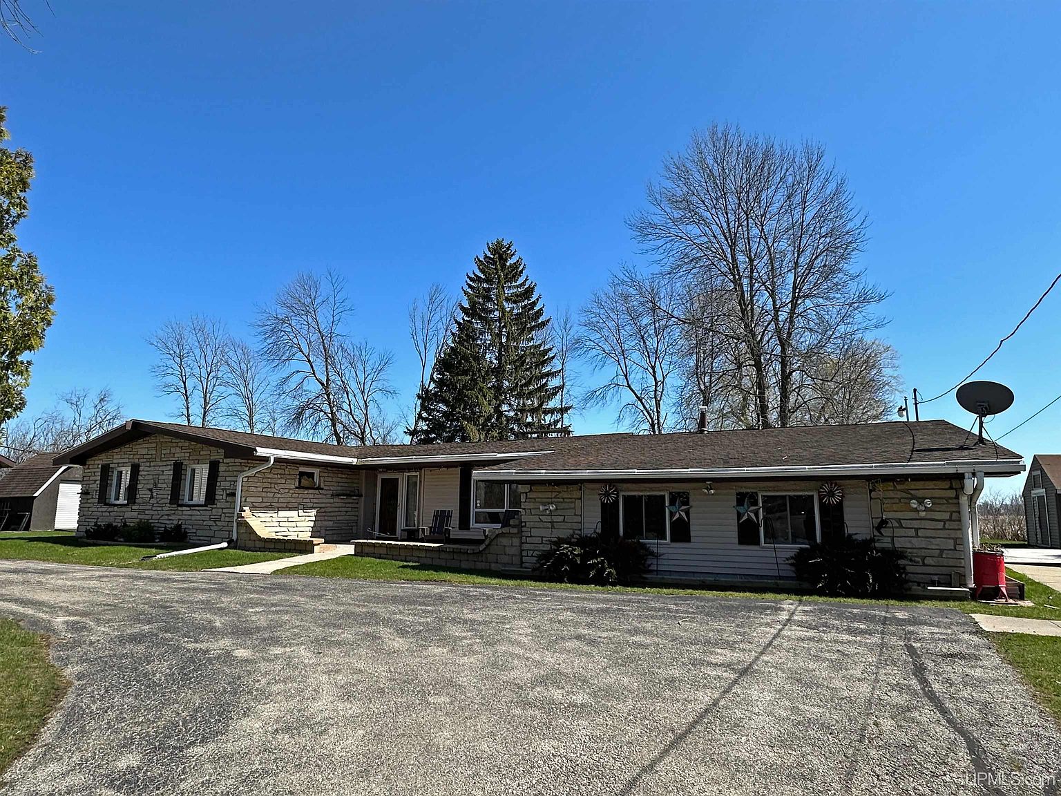 2827 Lake Shore Dr, Escanaba, MI 49829 MLS 50108340 Zillow