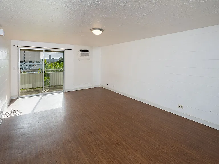 1643 Clark St #403 — Photo 3