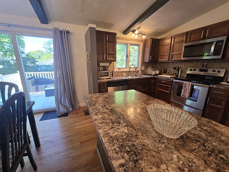 345 Natick Ave — Photo 5