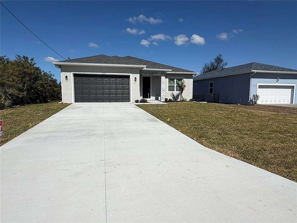 Building Photo - 358 Albatross Rd