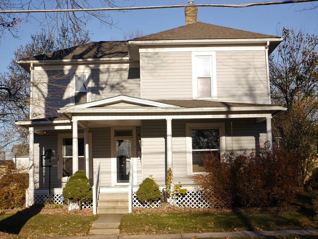 166 S Main St photo 1