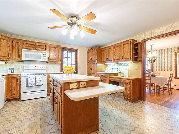 4th image of 96 Thacher St