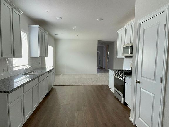 4th image of 125 Mammoth Dr