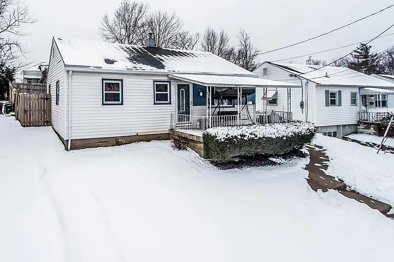 449 Fox St photo 1