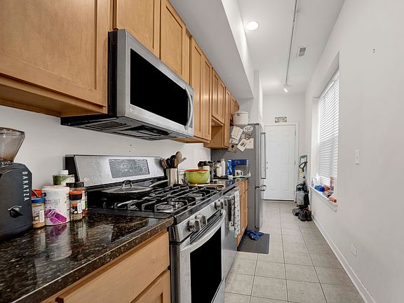 2nd image of 2143 N Western Ave APT 2R