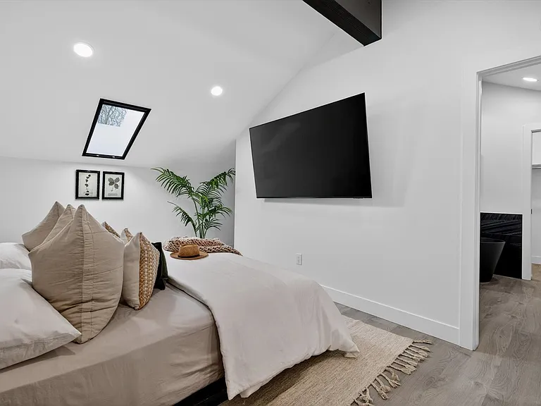 170 S Jackson St #205 — Photo 41