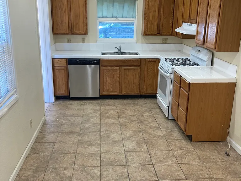 1201 Duke Dr #3 — Photo 2