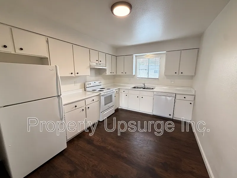 Building Photo - 1131 West St #5