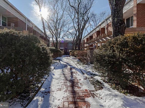 2nd image of 712 W Beaver Ave APT D