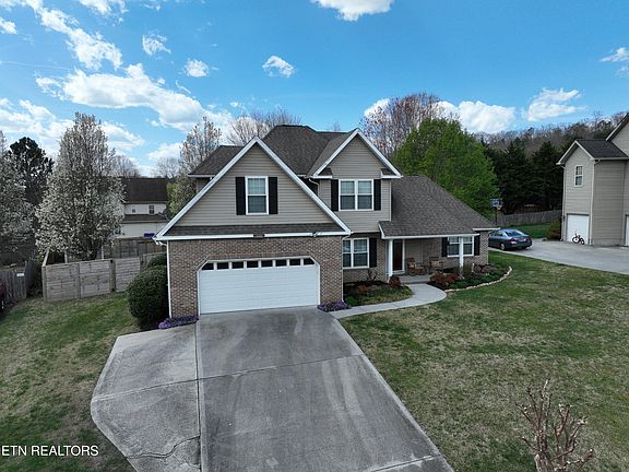 3rd image of 1075 Paxton Dr