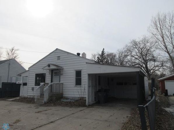 611 15th St N, Moorhead, MN 56560