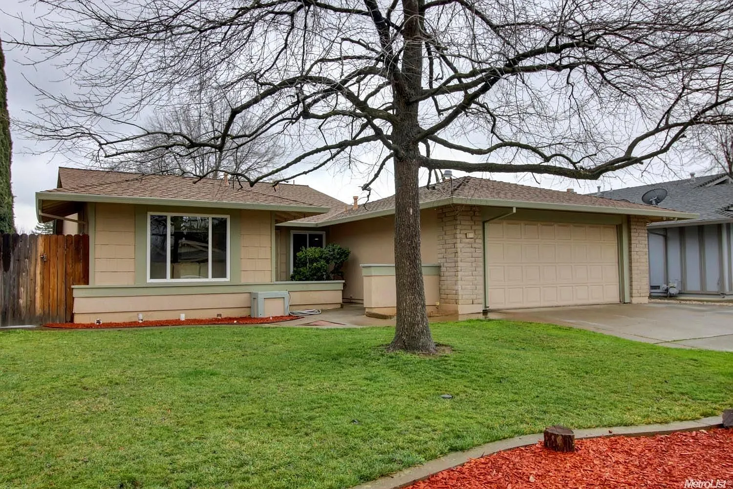 3225 Pegasus Way photo 1
