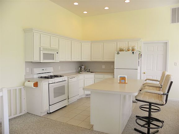 2nd image of 101 30th St #W