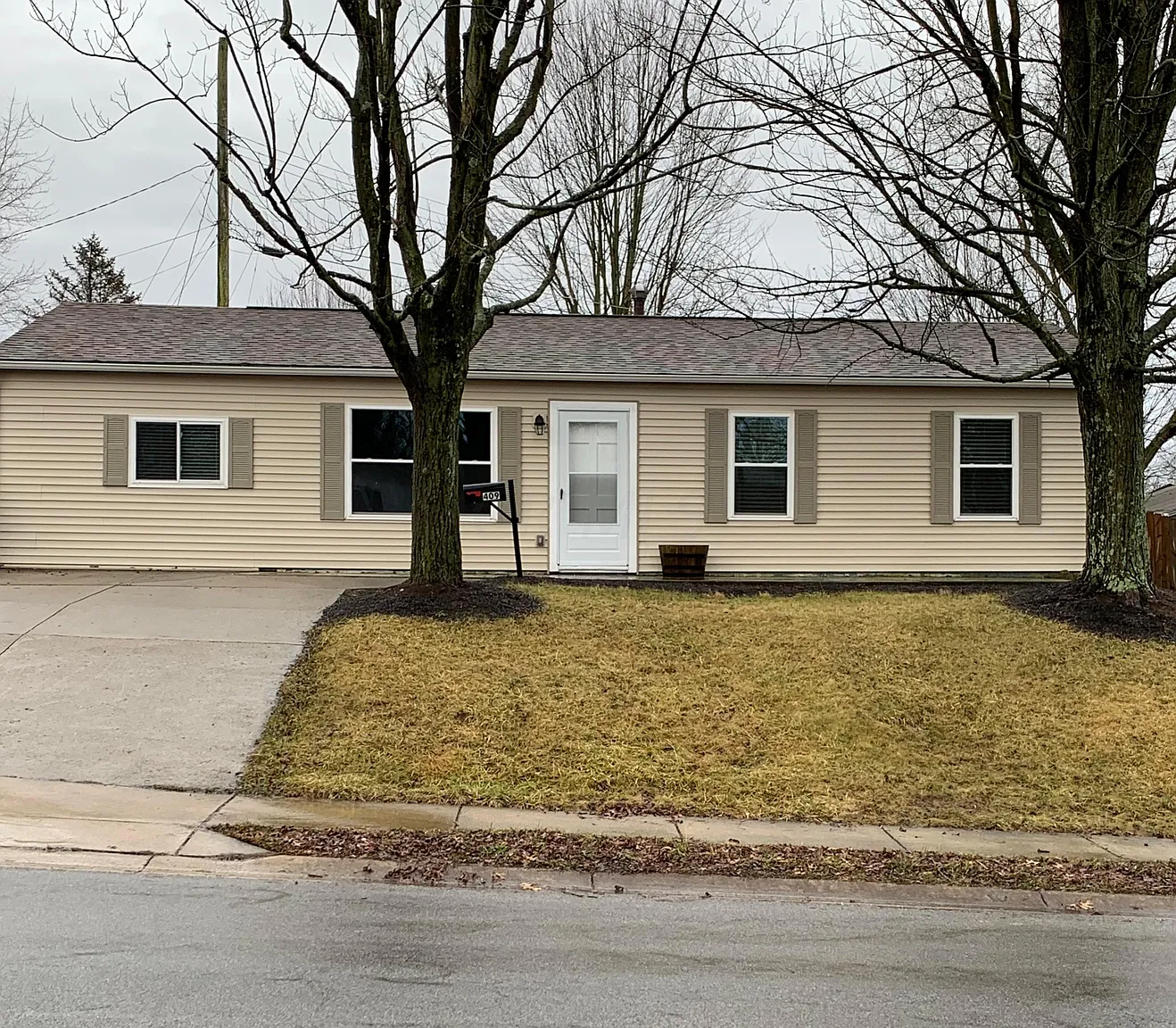 409 Sunset Dr photo 1