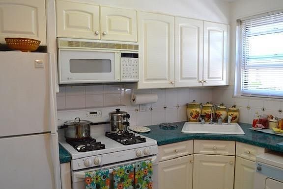 4th image of 216-23 73rd Ave #0