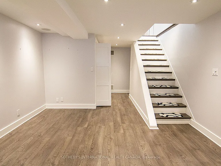 900 Manning Ave #MAIN — Photo 16