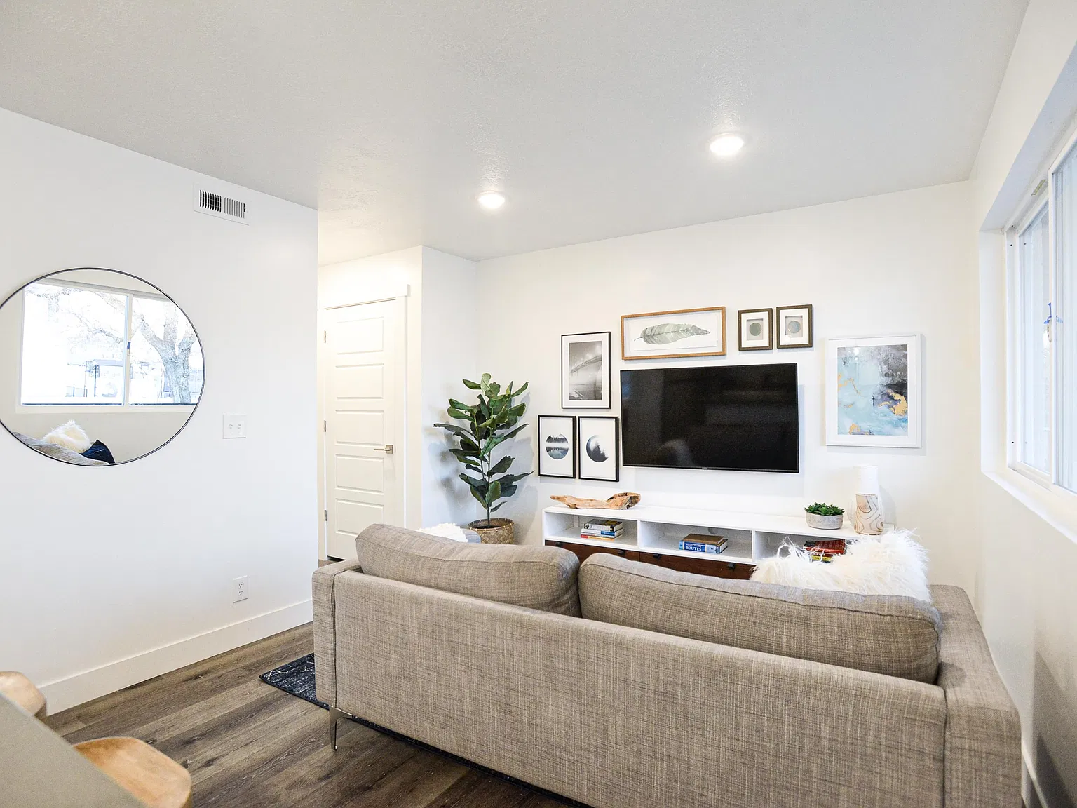 2 bed, 700 sqft, $1,340 — Photo 3
