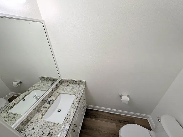 705 N Himes Ave — Photo 11