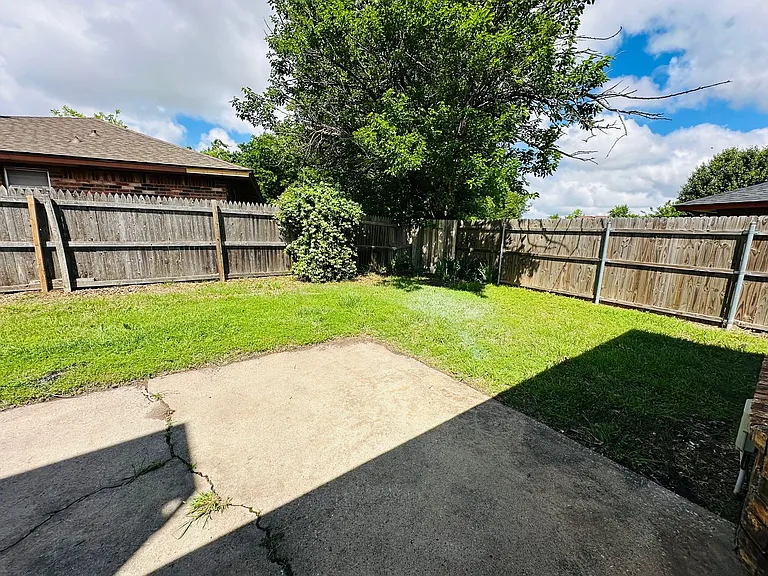 11701 N Lee Ave — Photo 33