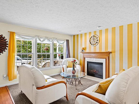 5th image of 128 King James Cir