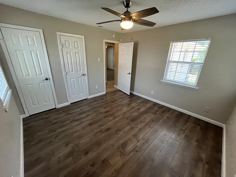 2301 Proctor St — Photo 12