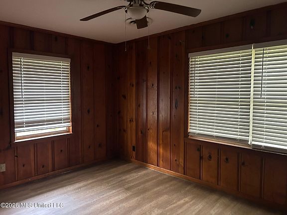 5th image of 122 Crescent Dr