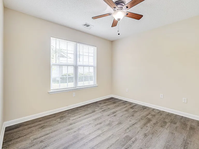 106 Mustang Dr — Photo 19