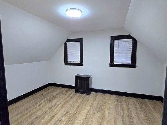 4th image of 33 Delawanna Ave #2