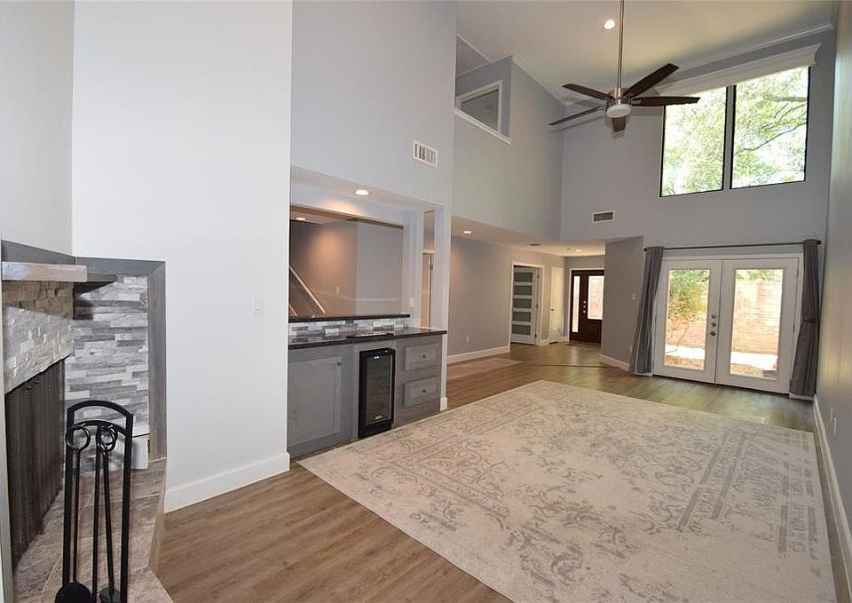 Great room, lots of light