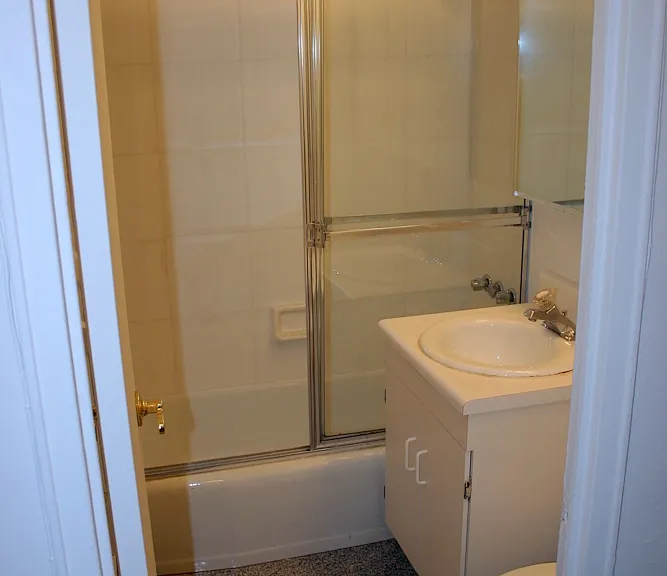 330 E 46th St #3B — Photo 7