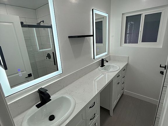 4th image of 4721-23 N 67th St #4723