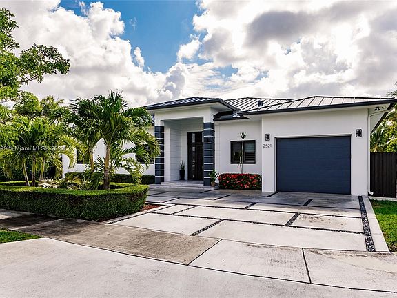 5th image of 2521 SW 105th Ave