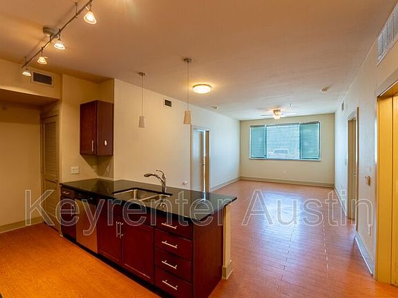 3rd image of 3016 Guadalupe St APT 212