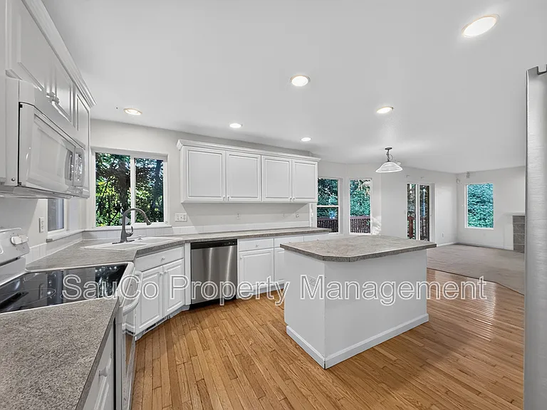 1861 SE 47th Ave — Photo 7