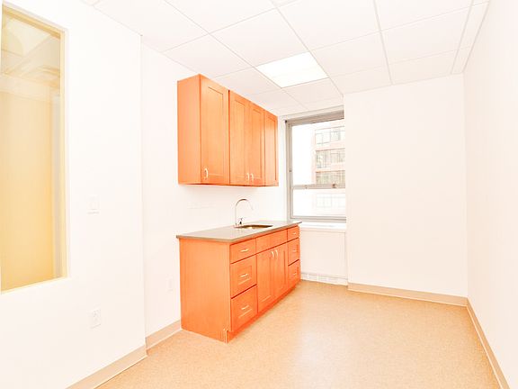 4th image of 800 2nd Ave Room 806