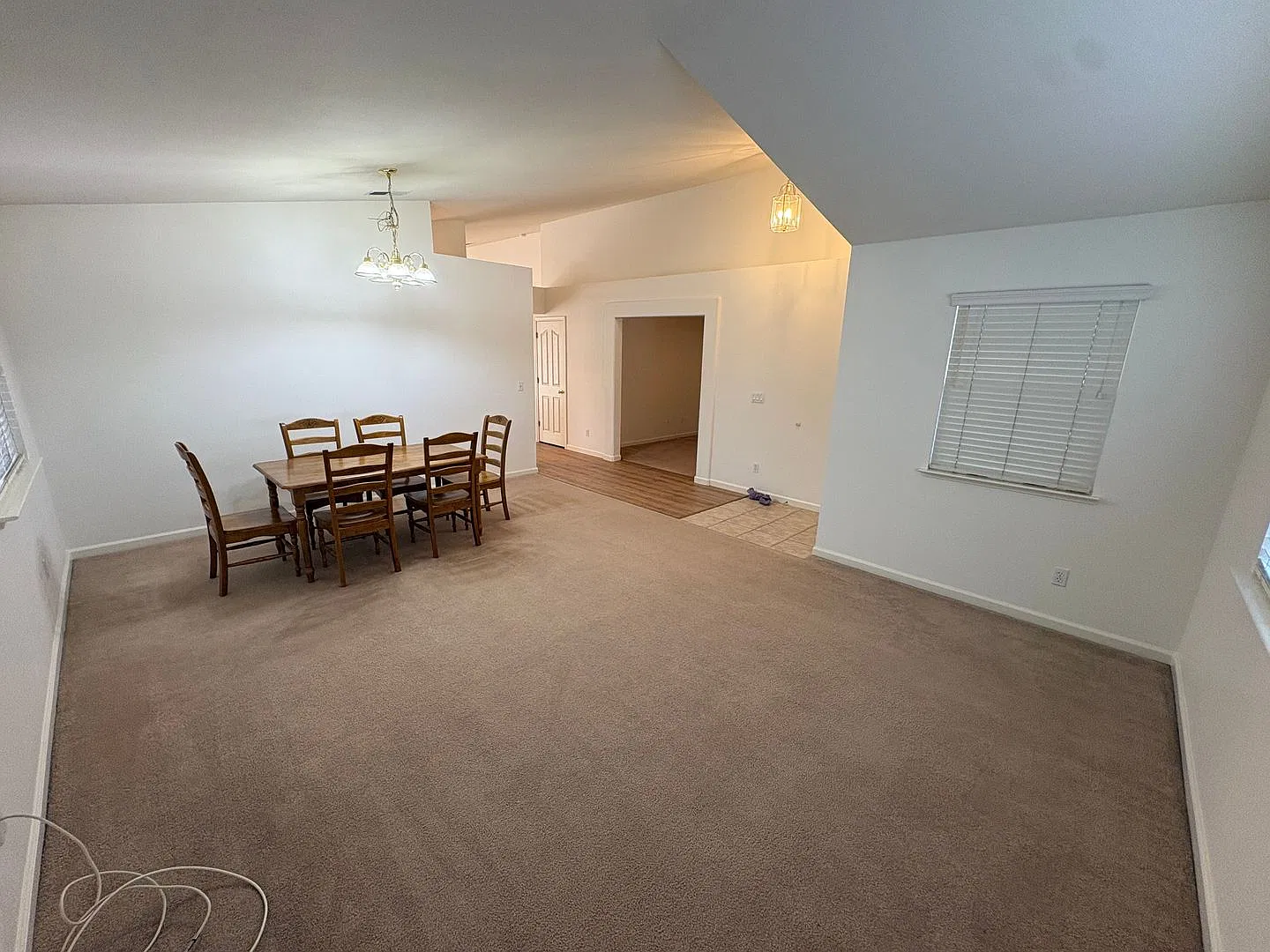 Spacious 3 Bed 2 Bath Home in Oakley. Three Car Garage! — Photo 4