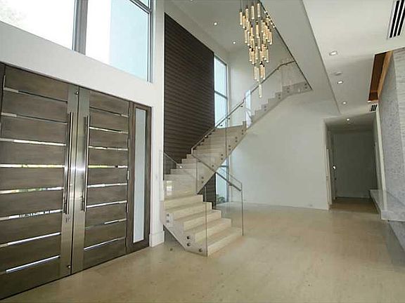 5th image of 10101 Lakeside Dr
