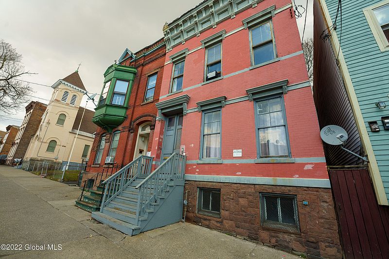2nd image of 355 Clinton Avenue