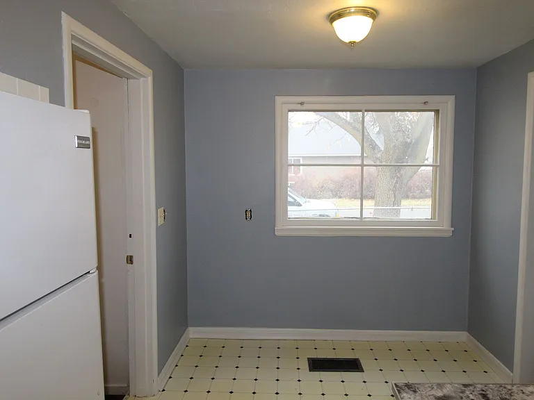 1204 E Bismark Ave — Photo 10