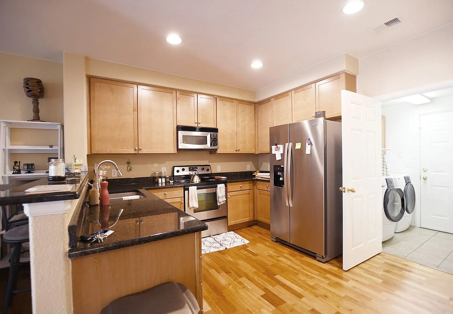 2 bed, 2.0 bath, 1013 sqft, $2,375 — Photo 3