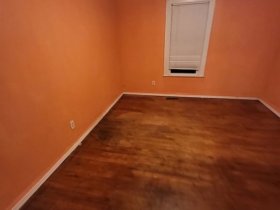 4th image of 112 Ball St