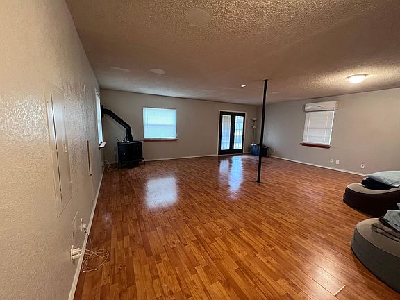 3rd image of 335 Siesta Ct