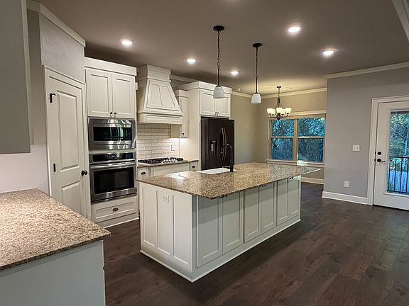 Kitchen (View 1)